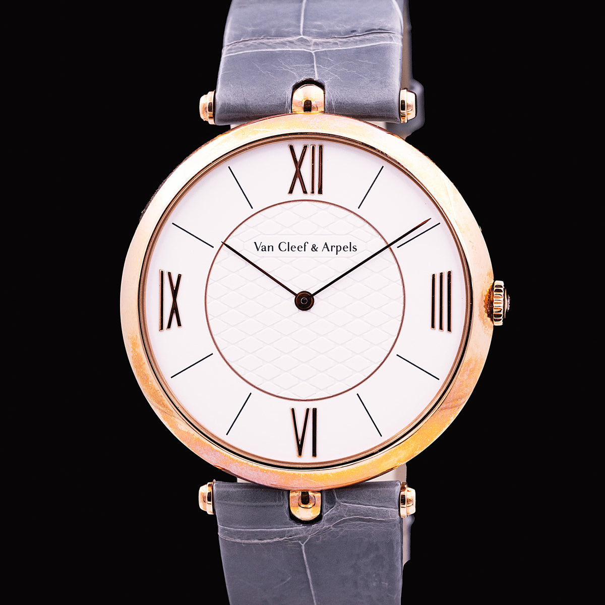 Van Cleef & Arpels Pierre Arpels HH40850 en or rose, mouvement mécanique à remontage manuel, cadran laqué blanc au motif piqué